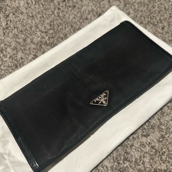 Prada Black Wallet - Picture 1 of 3